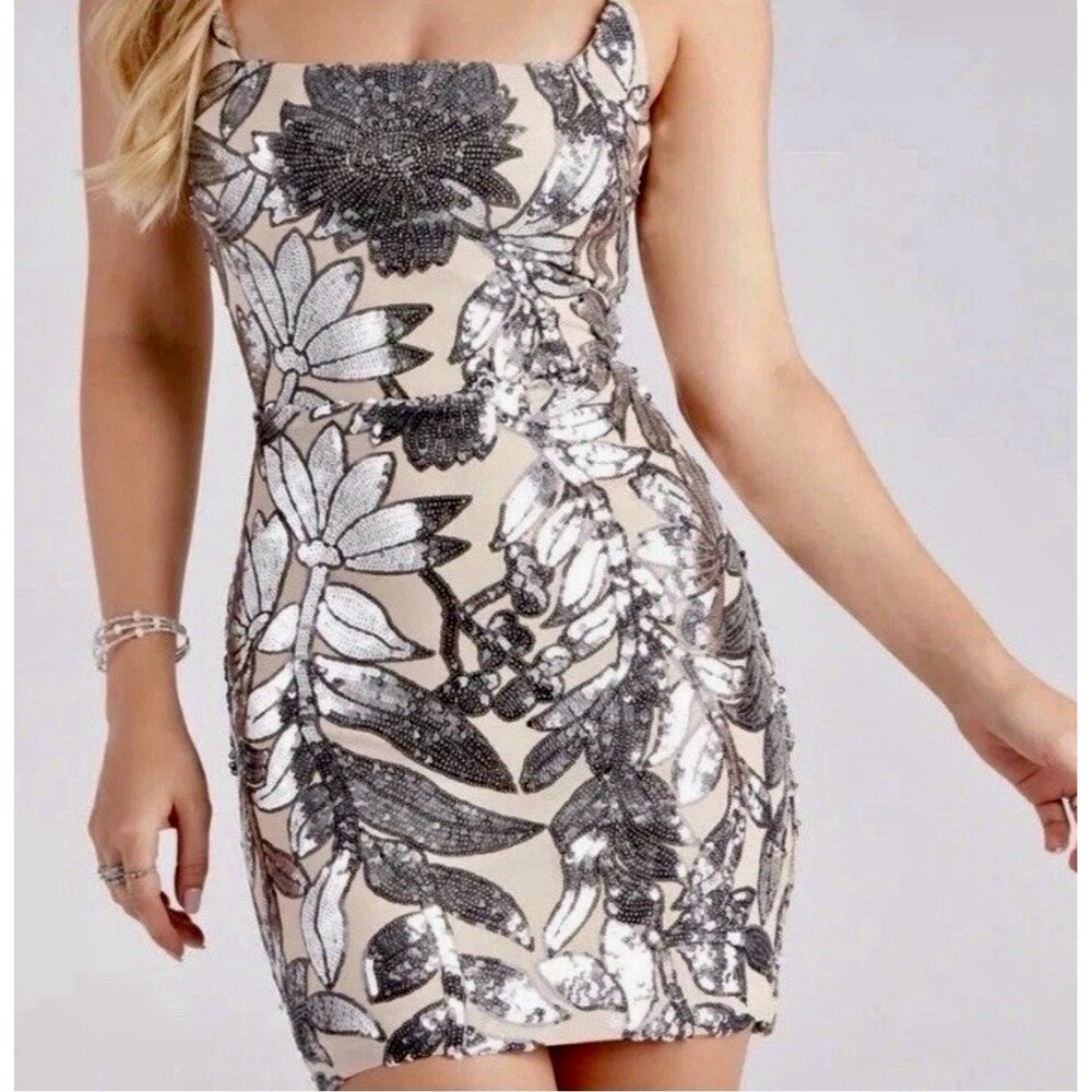 Windsor Wendy Nude Silver Floral Sequin Mini Party Prom Dress Size Small NWT $80